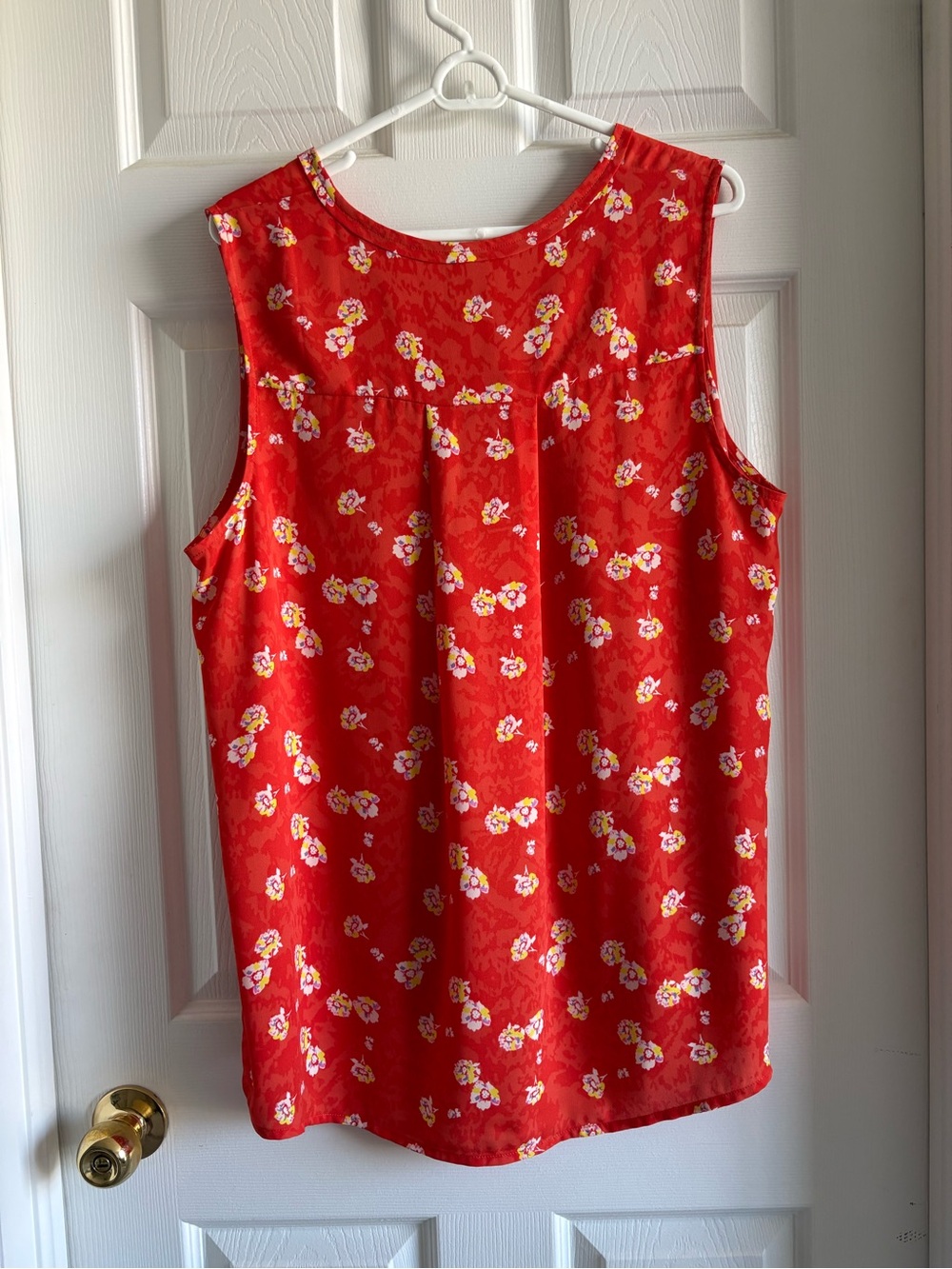 Cabi Red Floral Sleeveless V-Neck Blouse - Picture 2 of 2